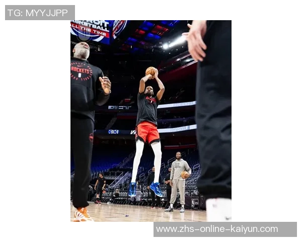 火箭队与活塞队激战正酣NBA赛场精彩对决引发球迷热议